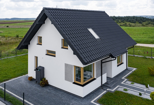 Budowa dachu - co obniża koszt pokrycia dachu?